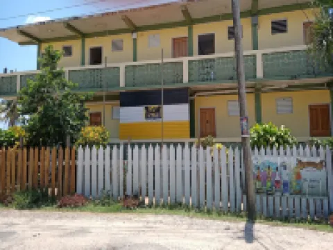 Pal's on the Beach - Dangriga, Belize Hotels in Dangriga