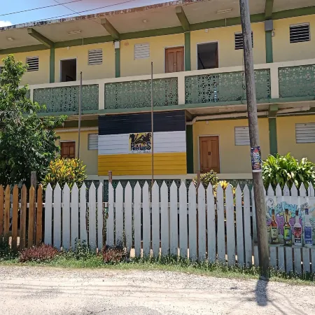 Pal's on the Beach - Dangriga, Belize