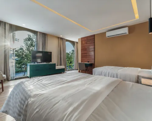 Hotel Chariot Hotels near Montejo Avenue