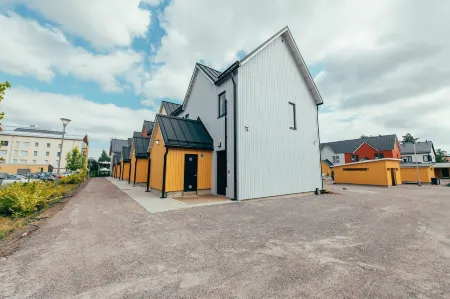 Forenom Serviced Apartments Vantaa Koivuhaka Отели рядом с достопримечательностью «Терминал 2 аэропорта Хельсинки»