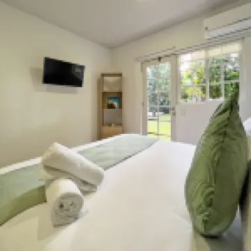 Zaba Beach House Hotels in 