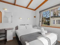 Canberra Holiday Village Hotels near Canberra Railway Museum