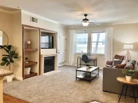 Relaxing 2-Br Apt with Pool, Hot Tub & Gym