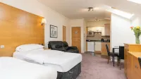 Teddington Lodge Hotels near Penguin Bay