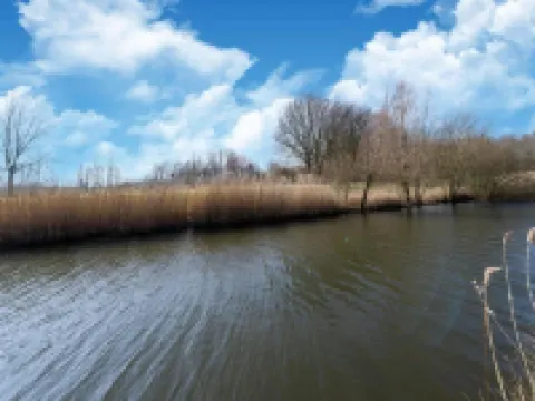 Bungalow in South Holland With Private Jetty Hotels in Simonshaven