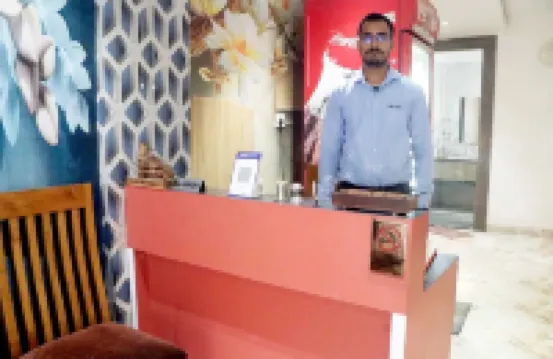 RBS 호텔 & 레스토랑, 람 템플 앞