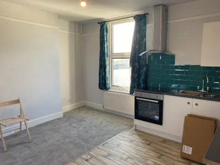 Croydon Victorian 1-Bed Penthouse Sleeps 2 Отели рядом со станцией Thornton Heath Railway Station