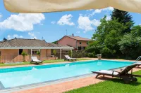 Villa Melangola - Pools