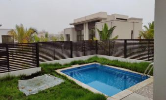 One-bedroom Oasis With Pool View