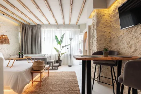 Marabou Unique Stay Отели рядом с достопримечательностью «Monastery of Agia Theodora»