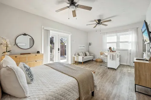 Sandpiper Hotels in South Patrick Shores