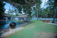 Olanda Private Beach Villa Hotels in Talpe