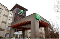 Holiday Inn Express & Suites Langley Hotel dekat Trinity Western University