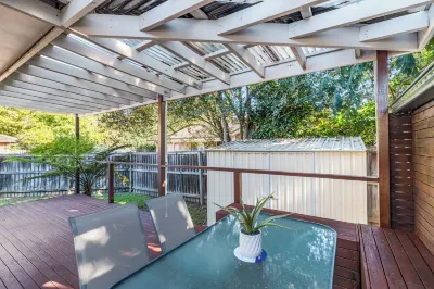 StayAU 4BRM Charming Modern Home in Mt Colah Hotel dekat Turner Fire Trail Loop walk
