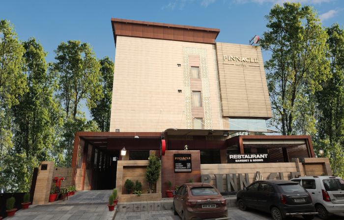 Pinnacle by Click Hotels, Lucknow