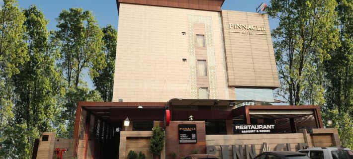 Pinnacle by Click Hotels, Lucknow Ξενοδοχεία στην πόλη Lucknow