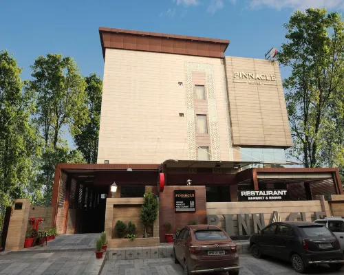 勒克瑙山峯克里克精選酒店 鄰近克里希纳纳加尔的酒店