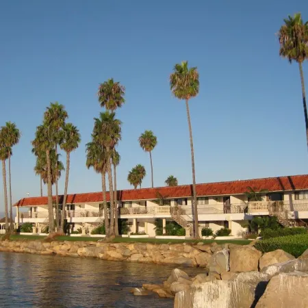 Oceanside Marina Suites - A Waterfront Hotel