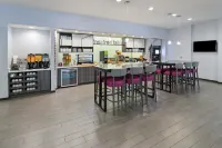 Home2 Suites by Hilton Greenville Downtown - Bãi đậu xe