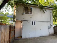 Kitchenette and Off Street Parking Access - Charming Studio Escape Hôtels à : Medford