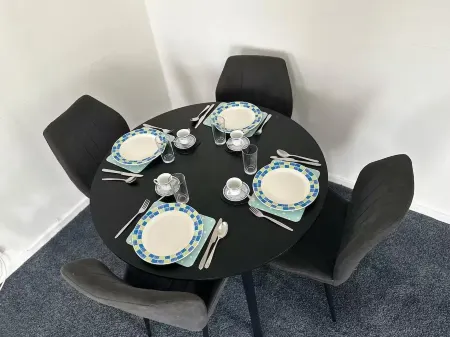 3-Bed City Retreat - Sleeps 7 Garden & Parking