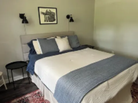 Basement Apartment on the Loop