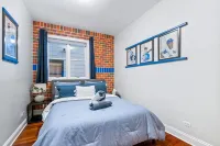 Wrigley Field Rooftop Apartment! - Cubs Season Open - Jacuzzi