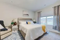 New Spacious 4-bedroom house in charming Ankeny with WiFi, AC-Prime Location