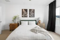 Bakersfield New NW Home – Fully Furnished & Ready. Upscale + Kitchen Amenities Hotels in Shafter