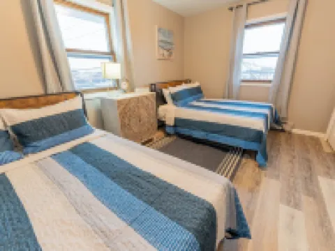 Lake Views, Cozy 2-bedroom condo newly remodeled, downtown Escanaba Hoteles en Escanaba