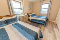 Lake Views, Cozy 2-bedroom condo newly remodeled, downtown Escanaba Các khách sạn gần Escanaba Country Club