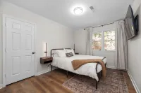 Cozy/Luxe Countryside Estate on Private Grounds in South CLT- King Suite! Hotels in Marvin