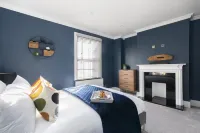 Elliot Oliver - Laverham House - Stunning 6 Bedroom Regency House with Parking