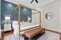 Walk to Pleasure Pier; heated pool & hot tub - Jacuzzi