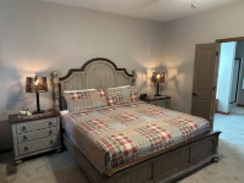 Canoe Creek Lodge: 2 Pools, Private HotTub, Game Loft, Boat Prkg in Branson Cnyn