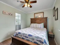 3-bedroom Riverfront home with private boat dock and view of Steinhatchee River. Hotel di Steinhatchee