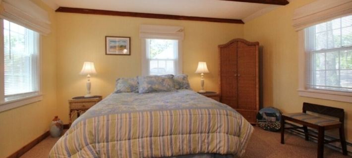 HyannisPort Seaside Cottage, Steps from the Sand ! Hotels in Барнстейбл-Таун