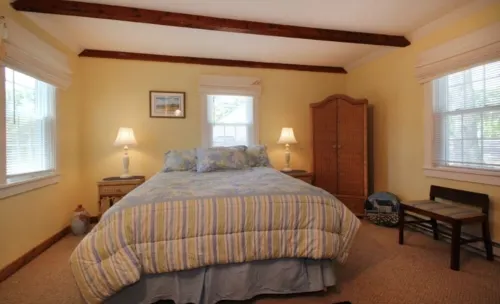 Hyannis Port Seaside Cottage for the Price of a Hotel Room !