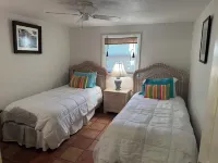 Charming Dog-Friendly, Large Private Tropical Backyard. 3 Bed 2 Bath Great Value