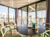Beautiful Houseboat with Shared Pool Hotels in Volendam