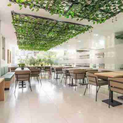 Classy 3BR Apartment in Usaquén Dining/Meeting Rooms