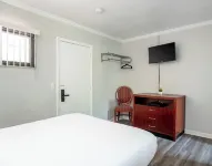 Stylish Downtown Detroit Apartment for 2 with WiFi