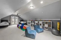 Keller’s Crown Jewel - 5Br Retreat w/ Hot Tub & Pool Table