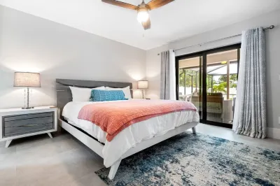 3mins2Beach-Sleeps10-Pool+FencedYard-Bikes-Patio Hotels near Walgreens