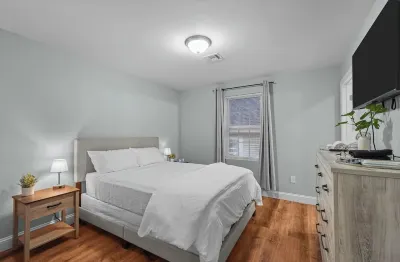 New and Modern Apartment just minutes away from Downtown Providence!