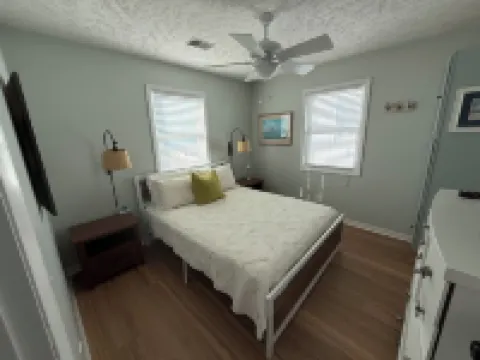 Charming and cozy house in Sunset Beach and only a 5 min walk to the beach!