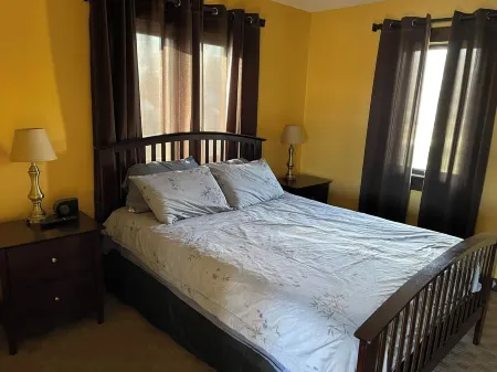 Cozy 8 Person Chalet on the Bay