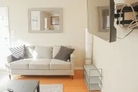 Cozy 2-bedroom condo in fabulous Berkeley next to the marina