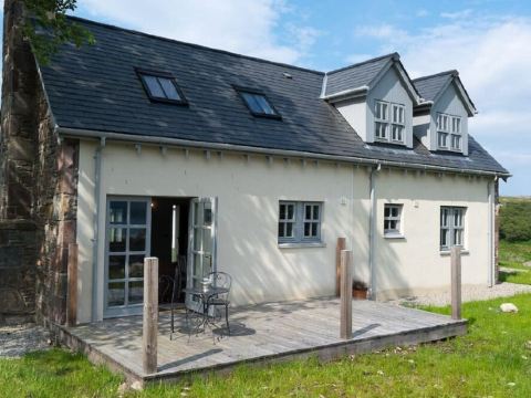 Remote & awe-inspiring Iasgair Cottage. Pet friendly, wood burner, lochside.