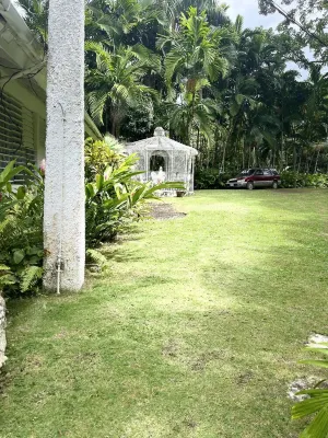 Relax in Paradise! Beach, Mountain View’s. Staffed 4 Bedroom Suites, Sleeps 12. Hotels in 